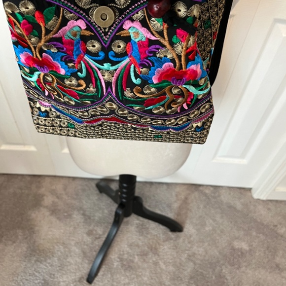 Embroidered back pack - Picture 7 of 9